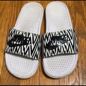 Men’s size 8 Nike athletic sandals (slides)